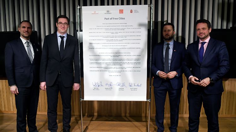 Vier Bürgermeister und eine gemeinsame Erklärung - vereint in der Kritik an den jeweiligen Regierungen.