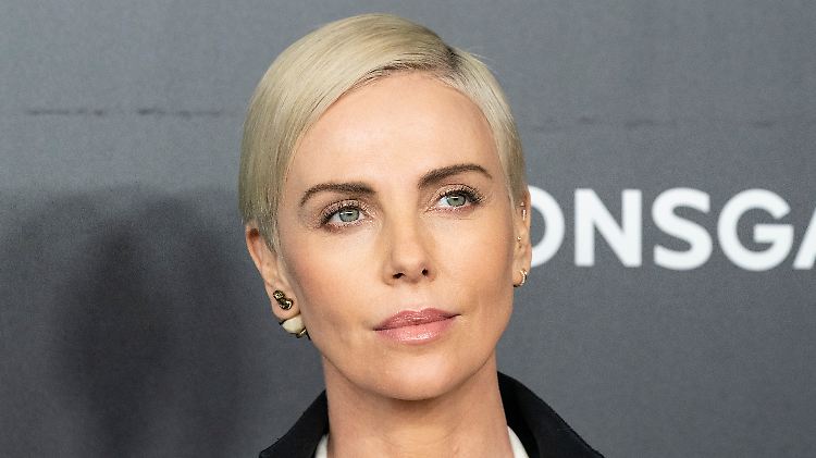 Hollywood-Star Charlize Theron hatte keine einfache Kindheit.