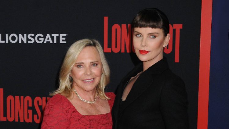 Charlize Theron war 15, als ihre Mutter Gerda den Vater in Notwehr erschoss.