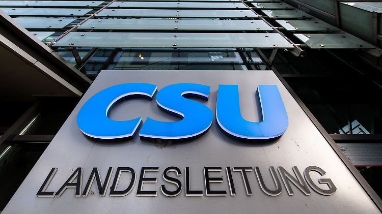 Der Schriftzug "CSU Landesleitung" ist an der Parteizentrale zu sehen.