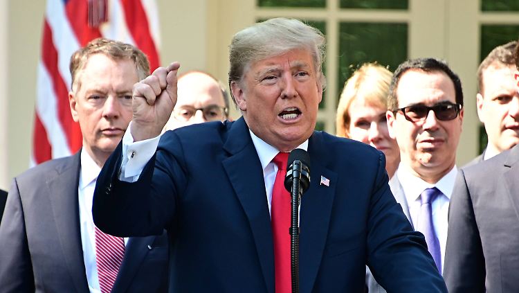 US-Präsident Trump droht schon länger mit Strafzöllen auf europäische Autos. Links im Bild: Der Handelsbeauftragte Lighthizer.