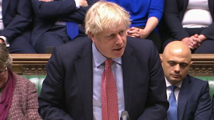 Die neue Besetzung gefällt dem britischen Premier deutlich besser: Johnson wird von seinen Leuten mit "Yeah"-Rufen empfangen. 