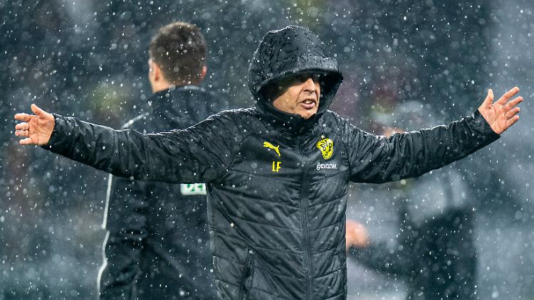 Am Ende stand Lucien Favre mit seinem BVB trotz zweimaliger Führung gegen Leipzig im Remis-Regen.