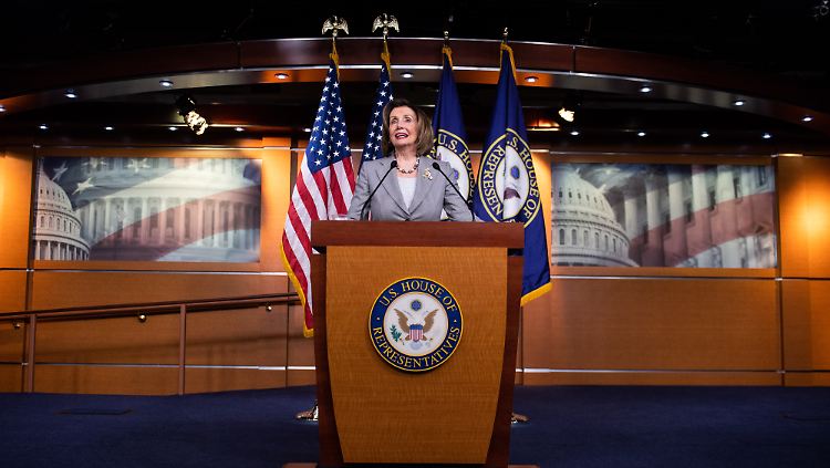 Die Angstgegnerin des US-Präsidenten: Nancy Pelosi setzt die erste wichtige Abstimmung über das weitere Schicksal von Donald Trump an.
