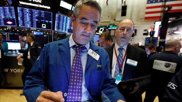 Sorgenfalten an der Wall Street: Die Börsianer erwarten, dass der Kongress für ein Amtsenthebungsverfahren gegen Trump stimmt.