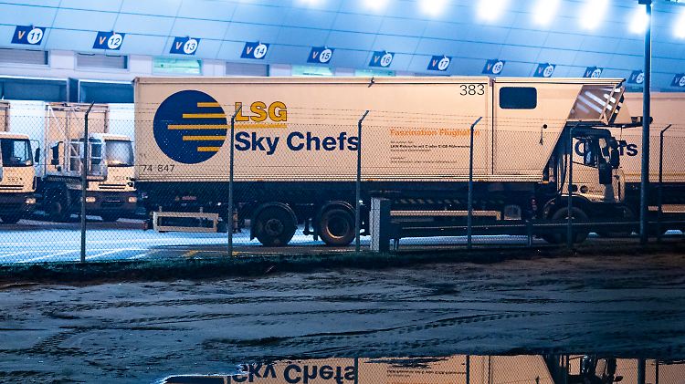Essen auf Rädern für Menschen in Fliegern: Die Lufthansa will ihre Catering-Tochter LSG Sky Chefs an die Schweiz verkaufen.