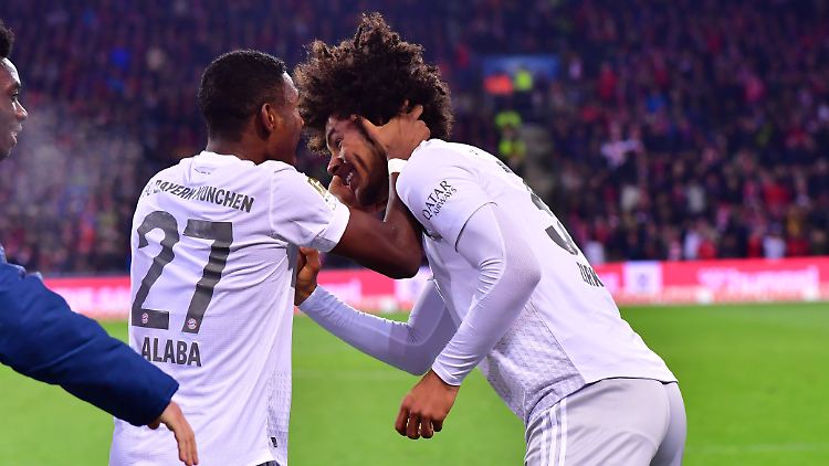 Der FC Bayern feiert seinen Youngster-Erlöser Joshua Zirkzee.