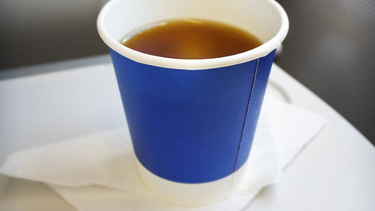 Kippt der Kaffee im Flugzeug um, ohne dass der Passagier schuld ist, ist die Sache für den EuGH klar.