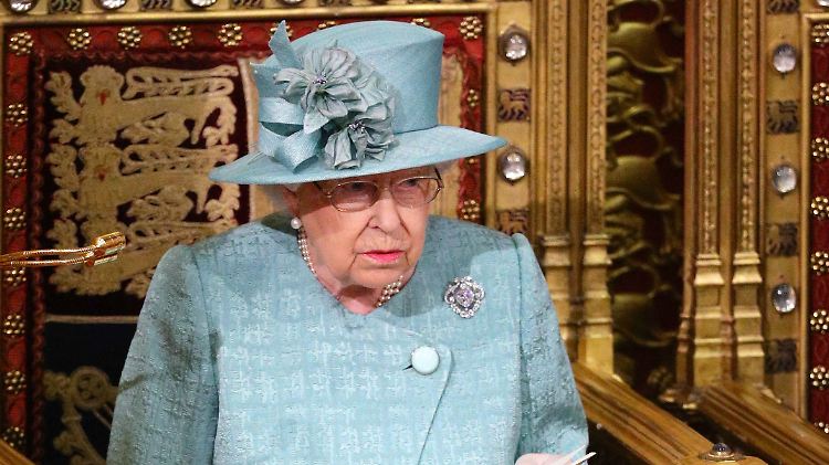Die britische Königin Elizabeth II. verliest das Regierungsprogramm von Premierminister Johnson im britischen Oberhaus im Westminsterpalast.