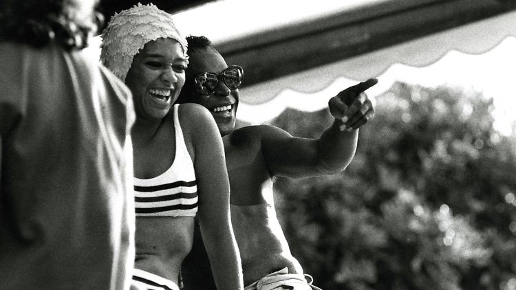 Miles Davis, der sonst so Ernste, konnte auch lachen - hier mit seiner Ehefrau Frances Taylor.