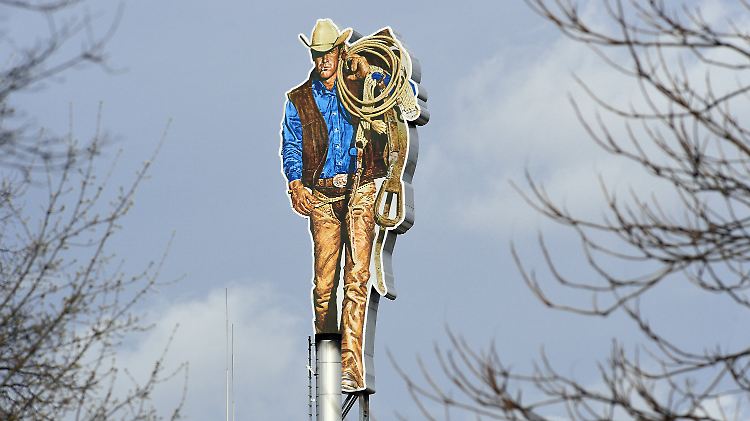 Der Marlboro Man muss seine sieben Sachen packen und Berlin verlassen.