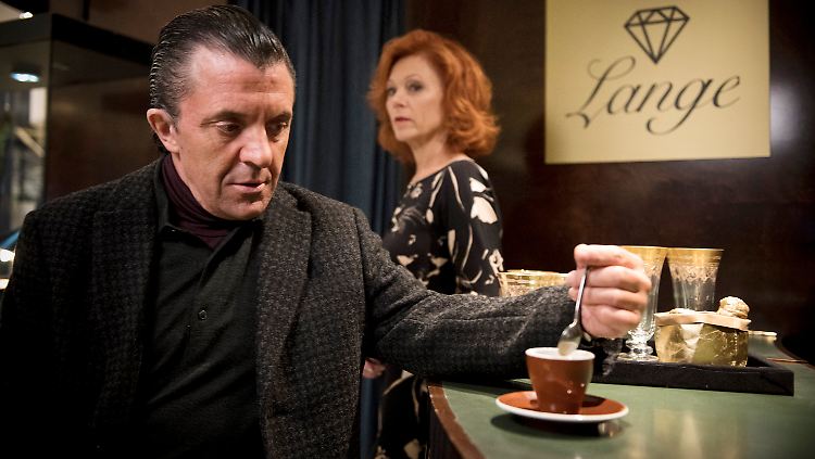 Haben finsteres im Sinn: Jörn Weig (David Bennent) und Elisabeth Lange (Heike Trinker).