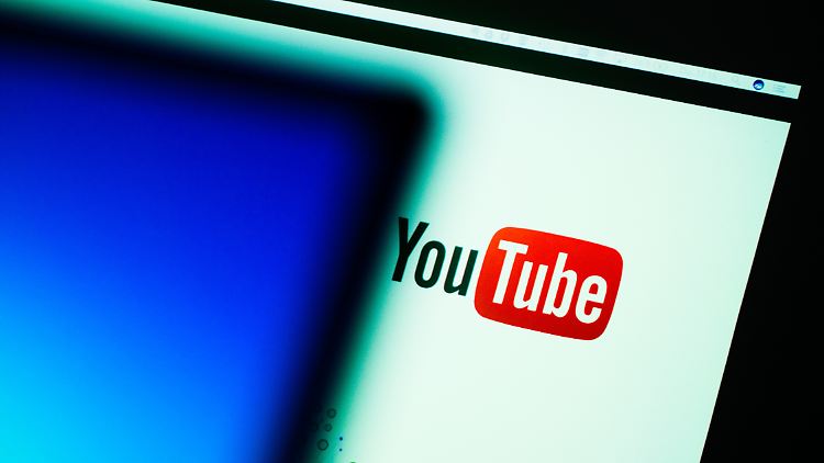 Der Youtuber soll sein Opfer unter dem Vorwand, ein Video drehen zu wollen, in sein Auto gelockt haben.