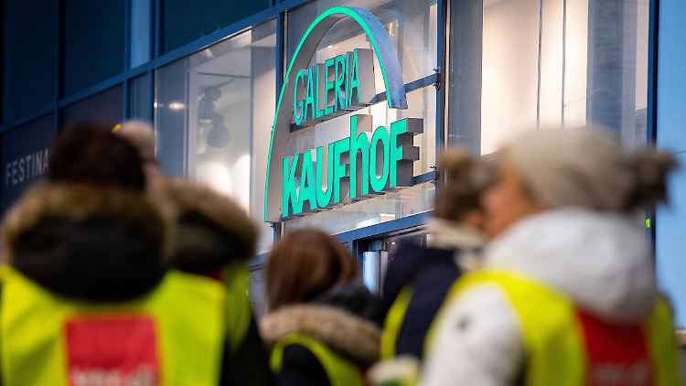Nach "schwierigen Verhandlungen" meldet Verdi den Durchbruch: Der neue Tarifvertrag für Galeria Karstadt Kaufhof steht. 