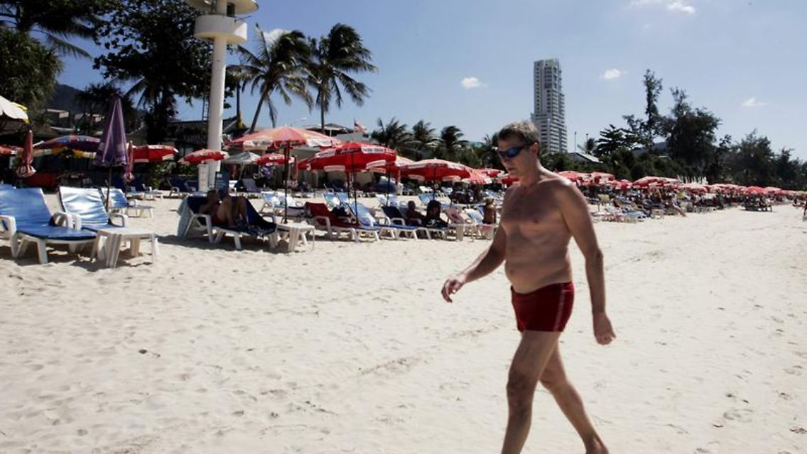 Phuket lockt mit Last-Minute-Angeboten, um die leeren Strände zu füllen.