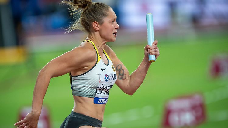Mit der Staffel erreicht Gina Lückenkemper bei der WM 2019 das Finale, die Saison sieht sie insgesamt aber kritisch und trainiert nun härter als je zuvor für die Olympischen Spiele in Tokio.