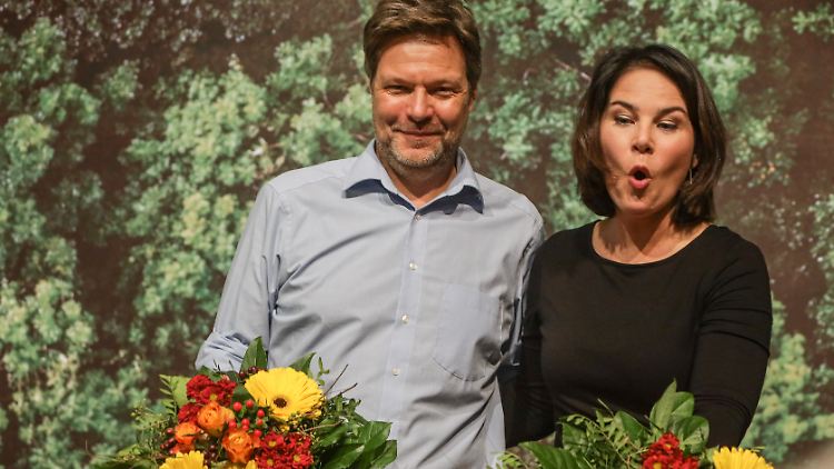 Bekommen jetzt mehr Personal im Backoffice: Robert Habeck und Annalena Baerbock beim Parteitag der Grünen im November.