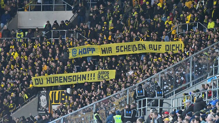 Die Dortmunder zielten mit ihren Bannern unter die Gürtellinie.