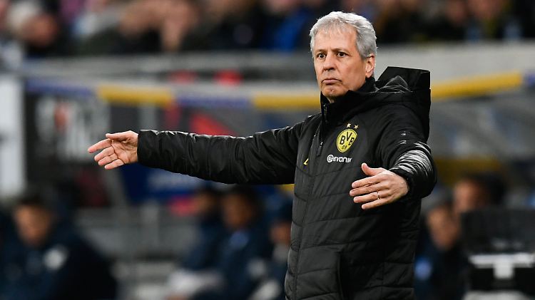 BVB-Trainer Favre kann das Unvermögen seiner Spieler nicht fassen.