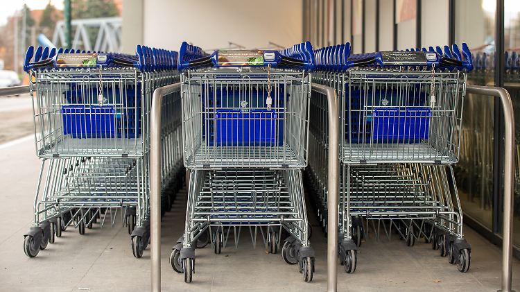 In der Weihnachtszeit gehen die Verbraucher lieber in den Supermarkt als zum Discounter.