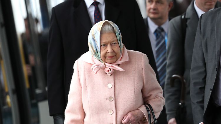 Not amused: Die Queen dürfte sich in diesem Jahr etwas weniger auf ihre Weihnachtsfeier freuen.