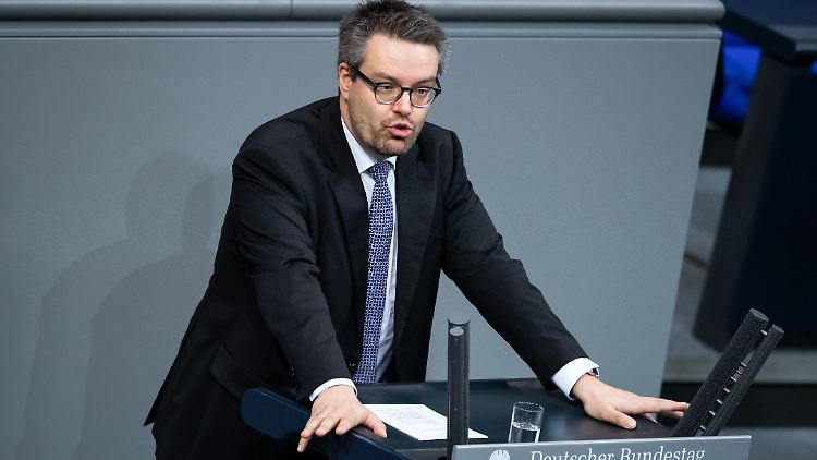 Tobias Lindner vertritt die Grünen im Untersuchungsausschuss zur sogenannten Berateraffäre im Verteidigungsministerium.