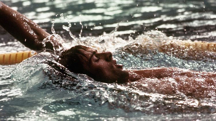 Roland Matthes war in den 1960er- und 1970er-Jahren das größte Schwimm-Idol der DDR.