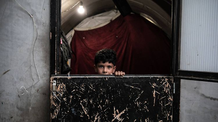 Richtige Schulen gibt es in den Flüchtlingscamps nicht, die Kinder wachsen ohne Perspektiven auf. 