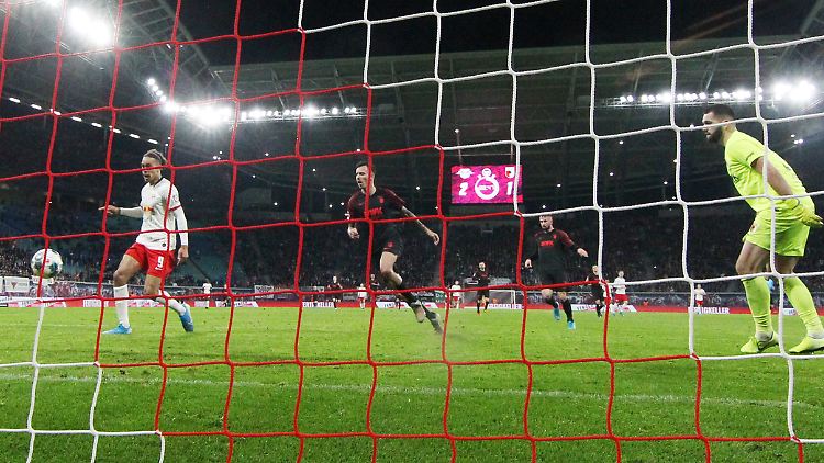 Yussuf Poulsen entschied kurz vor Schluss mit dem 3:1 die Partie gegen Augsburg.