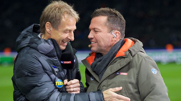 Jürgen Klinsmann hat richtig Spaß auf der Bühne Bundesliga.