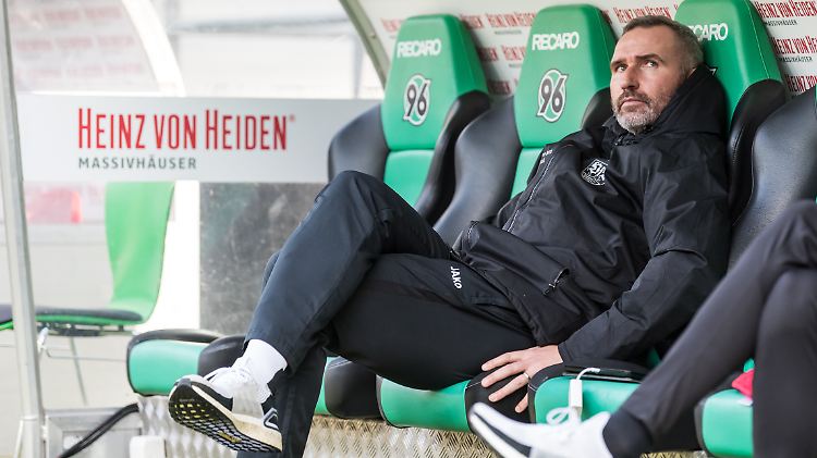 Das Unentschieden gegen Hannover 96 galt als schlechtestes VfB-Spiel unter Walters Leitung.