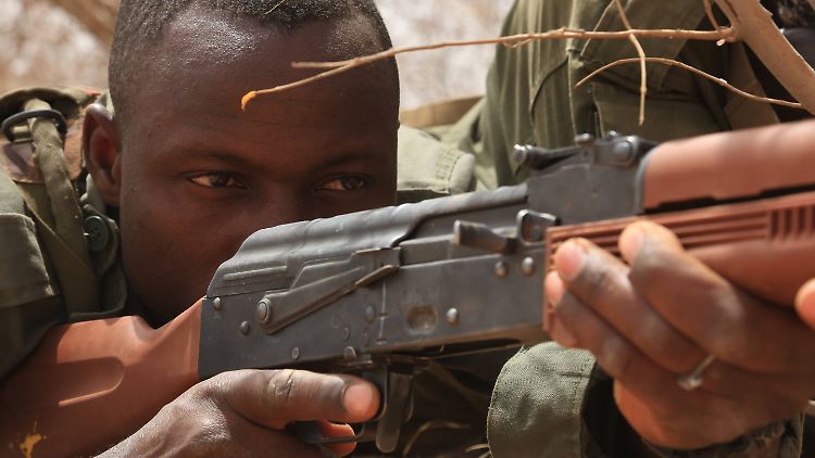 Angriffe in Burkina Faso wurden zuletzt häufig Gruppen zugeschrieben, die mit dem Terrornetzwerk Al-Kaida und der Dschihadistenmiliz Islamischer Staat (IS) verbunden sind.