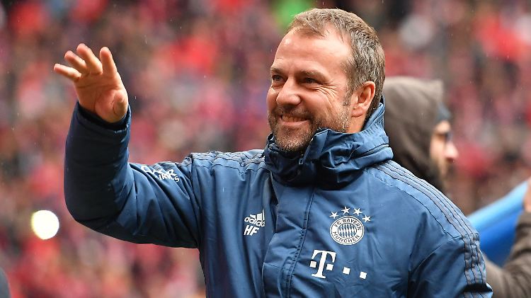 Hansi Flick bleibt bis zum Sommer der Cheftrainer des FC Bayern - mindestens.
