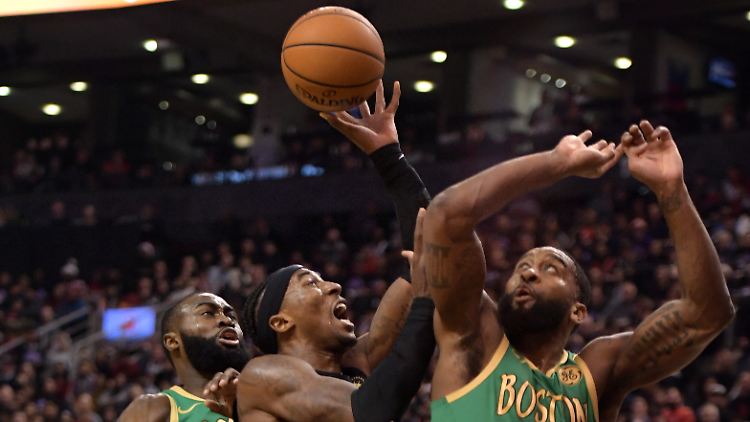 Die Boston Celtics setzen sich mit 118:102 durch.