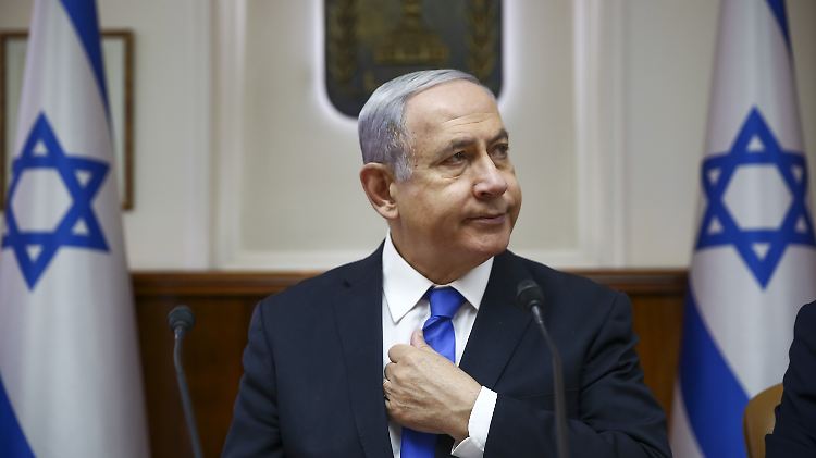Israels Regierungschef Netanjahu ist wegen einer Korruptionsanklage und seinem zweifachen Scheitern bei der Regierungsbildung angeschlagen.