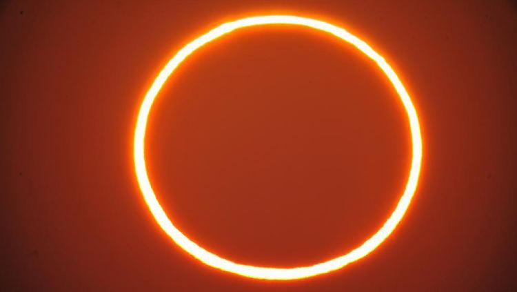 Da der Mond die Sonne nicht ganz bedeckte, war am Himmel ein leuchtender Ring zu sehen.