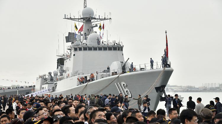 Ein Lenkwaffenzerstörer "Guiyang" der chinesischen Marine (Archivbild).