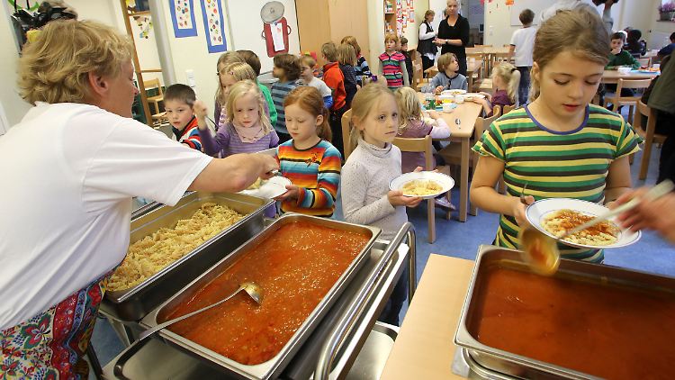 Mit einer Ganztagsbetreuung an Grundschulen werden auch Räume für die Mittagsverpflegung gebraucht.