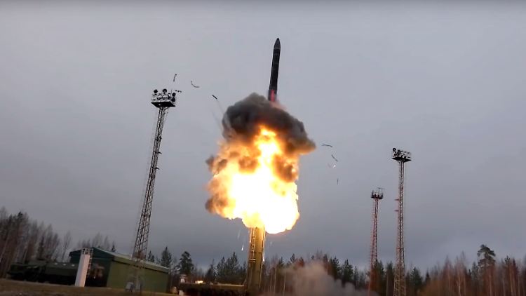 Ein undatiertes Bild des russischen Verteidigungsministeriums soll die Rakete zeigen.
