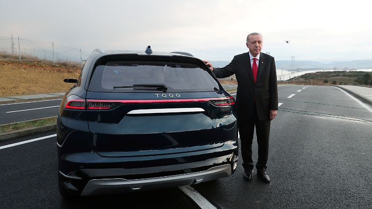 Klotzen statt Kleckern: der E-Bosporus-Bomber und sein Käufer.