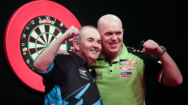 Der alte und der neue Seriensieger: Phil Taylor (links) faszinierte die Massen, Weltmeister Michael van Gerwen ist ein würdiger Nachfolger.