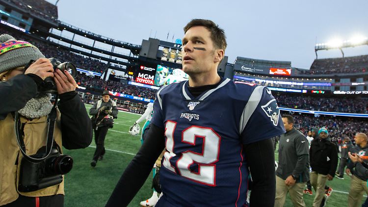 Ein enttäuschter Tom Brady: Seine Patriots müssen in den Playoffs früher ran als erwartet.