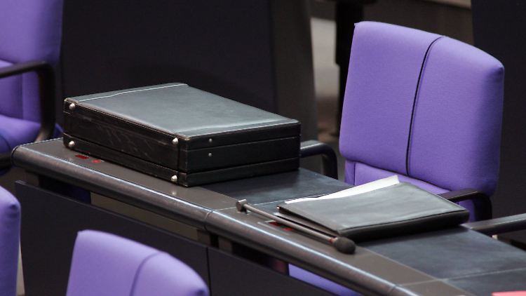 Einzelspenden über 50.000 Euro müssen die Parteien dem Bundestagspräsidenten sofort melden.
