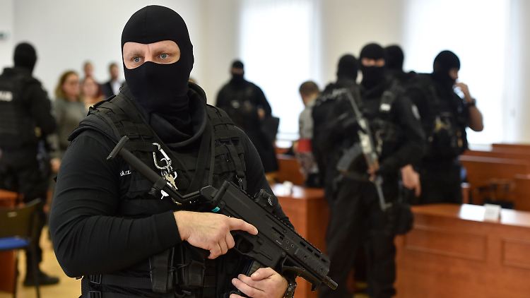Der Prozess hatte im Dezember unter großen Sicherheitsvorkehrungen begonnen. 