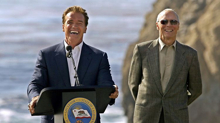Sind schon viele Jahre befreundet: Arnold Schwarzenegger und Clint Eastwood im Jahr 2004.