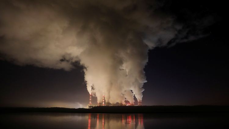 Im polnischen Belchatow steht das größte Braunkohlekraftwerk der Welt. Eine Energiewende ist in dem Land derzeit nicht abzusehen.