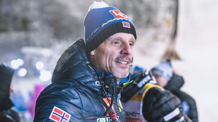 "Das ist ein Skandal und wenig professionell": Norwegens Skisprung-Trainer Alexander Stöckl.