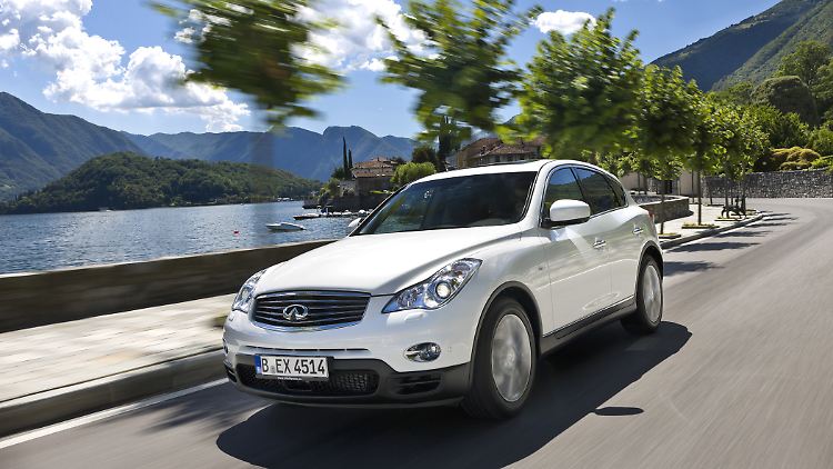 Bekommt einen Assistenten für den Toten Winkel: Die Limousine EX von Infiniti.
