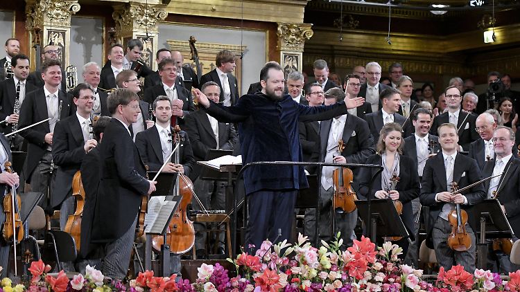 "Prosit Neujahr" - der traditionelle Gruß der Philharmoniker an ihr weltweites Publikum.