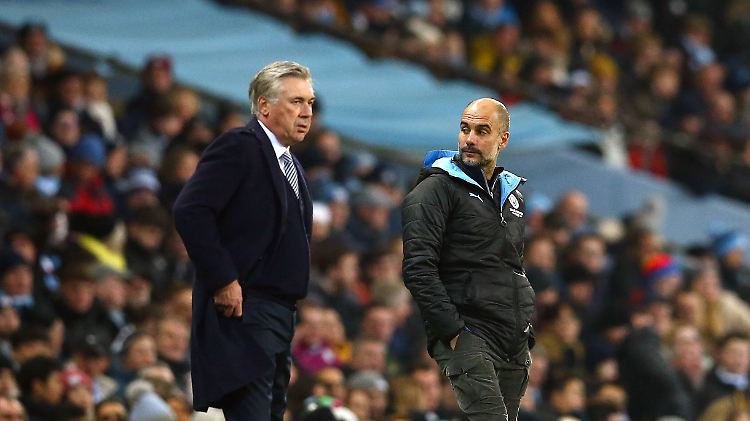 Carlo Ancelotti (l., 2016-2017) war beim FC Bayern der Nachfolger von Pep Guardiola (2013-2016) auf der Trainerbank.